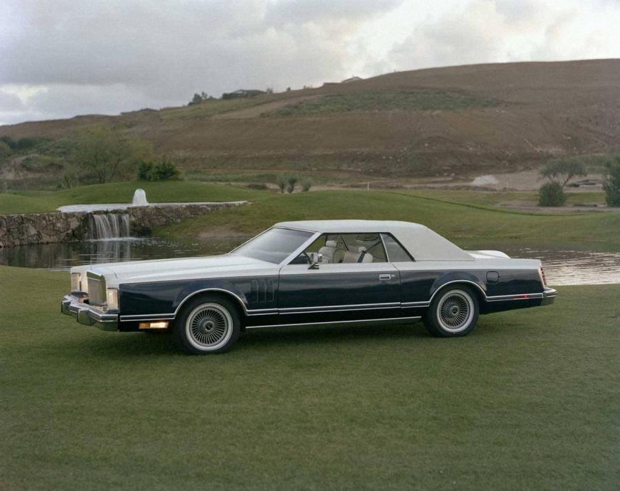  Lincoln Continental Mark V Bill Blass Edition 1979 года  (фото 1 из 5)